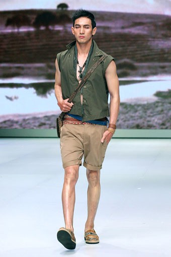 Jakarta, Indonesia - 16 Februari 2013. Deden Siswanto Pinot Noir. Indonesia Fashion Week 2013 at Jakarta Convention Center.  Senayan. Jakarta. [Foto: Mohammad Abduh/Wolipop]