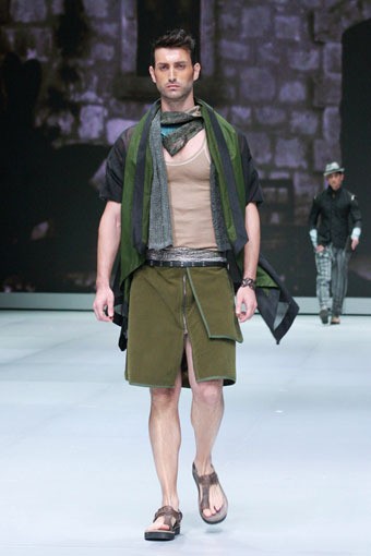 Jakarta, Indonesia - 16 Februari 2013. Deden Siswanto Pinot Noir. Indonesia Fashion Week 2013 at Jakarta Convention Center.  Senayan. Jakarta. [Foto: Mohammad Abduh/Wolipop]