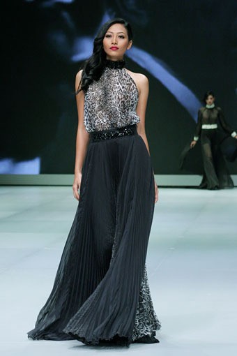 Jakarta, Indonesia - 16 Februari. Addy Van Den Krummenacker Celebration. Indonesia Fashion Week 2013 at Jakarta Convention Center. 16 Februari 2013. Senayan. Jakarta. [Foto: Mohammad Abduh/Wolipop]