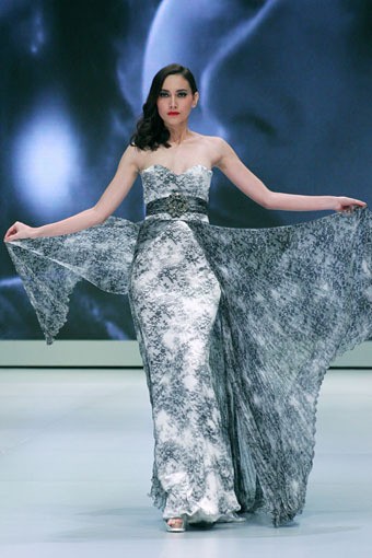 Jakarta, Indonesia - 16 Februari. Addy Van Den Krummenacker Celebration. Indonesia Fashion Week 2013 at Jakarta Convention Center. 16 Februari 2013. Senayan. Jakarta. [Foto: Mohammad Abduh/Wolipop]