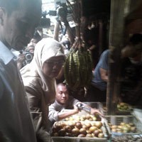 Jokowi Borong Manggis di Pasar Poncol Senen