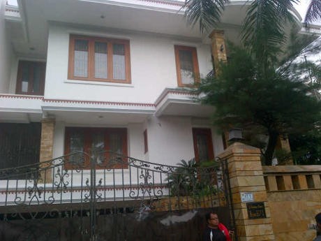 KPK Geledah Rumah Lain Milik Rusli di Kembangan, Sempat Terjadi Cekcok