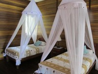 Rincian biaya untuk bermalam di Raja Ampat Dive Lodge adalah single US$ 165 (Rp 1,6 juta), double US$ 230 (Rp 2,2 juta), dan triple US$ 315 (Rp 3 juta) per malam. Fasilitasnya dijamin membuat Anda lupa daratan! (Afif/detikTravel)