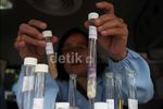 BPOM Uji Makanan di Pasar Perumnas Klender