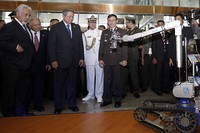 Presiden SBY meninjau stand pameran. (Setpres).