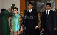 Selain keduanya, DPR juga melantik Dahlia dari Fraksi Gerindra untuk mengatikan Harun Al Rasyid, Rabu (20/3/13). Ramses/detikFoto.