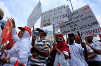 Mereka menolak digusur.
