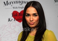 Rambut belah tengah Ussy. Gusmun/detikFoto.