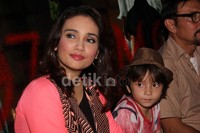 Lagian kan hanya adegan tidur saja, terbuka sedikit, dan itu pun pakai tank top, tuturnya. Mahar/detikHOT.