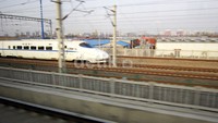 Dengan kereta cepat ini, Beijing menuju Shanghai dapat ditempuh hanya dalam waktu 4 jam 55 menit.