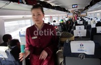 Untuk menaiki kereta cepat ini, penumpang membayar tiket dengan harga 553 yuan atau sekitar Rp 880.000.