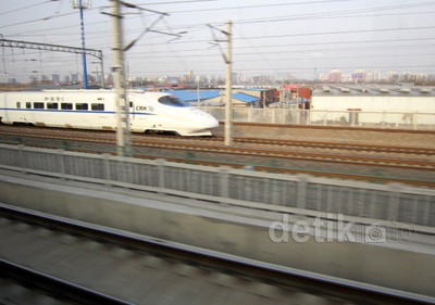 Merasakan Kecepatan Kereta Peluru Beijing-Shanghai