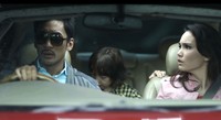 Sebuah keluarga kecil terdiri Anton (Restu Sinaga), Lidya (Feby Febiola) dan putranya, Bintang, baru saja baru saja tiba dari Italia menuju Bandung untuk liburan. (dok Arcadia Productions).