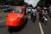 Bemo bertenaga listrik tersebut diujicoba di kawasan Monas, Jakarta Pusat, Rabu (20/3/2013).