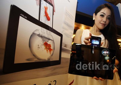 Mengintip Si Unik Asus Padfone 2