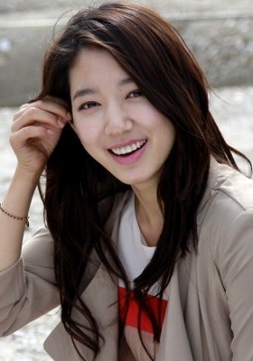 5 Pria yang Dekat dengan Park Shin Hye