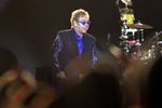 Semangat Elton John di Atas Panggung