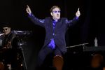 Semangat Elton John di Atas Panggung