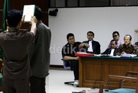 Fahd disumpah sebelum bersaksi. Ramses/detikFoto.