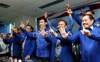 Tujuan KLB untuk mengkonsolidasikan kembali, memperkokoh solidaritas kader baik pusat maupun daerah untuk siap menghadapi pemilu 2014, lanjutnya.