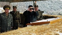 Presiden Korut Kim Jong-Un ikut memantau latihan ini. REUTERS/KCNA.