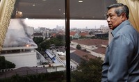 Presiden SBY memantau kebakaran di gedung Setneg. (Setpres).