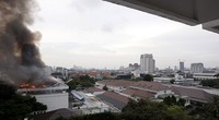 Api membakar lantai 3 gedung Setneg sekitar pukul 17.00 WIB. Pihak Setneg menegaskan, kebakaran itu terjadi karena kosrleting listrik. (Setpres).