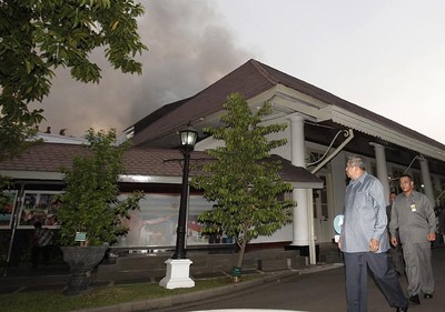 Presiden SBY Tinjau Kebakaran Gedung Setneg