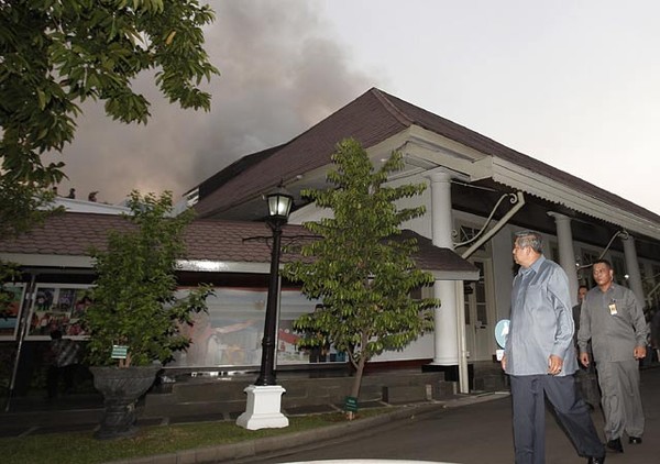 Presiden SBY Tinjau Kebakaran Gedung Setneg