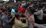 Pelatihan Pengamanan Massa Bagi Polisi Baru