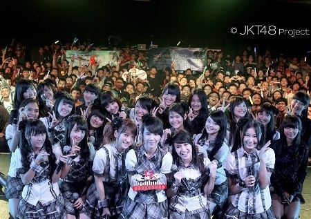 Seru! Beby JKT48 Rayakan Ultah di Teater