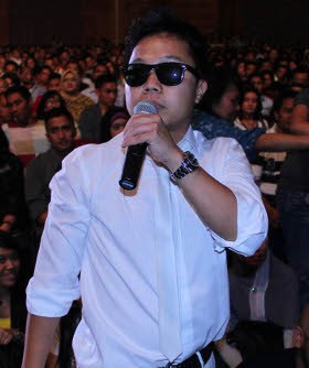 5 Lagu Chrisye yang Didaur Ulang Penyanyi Lain