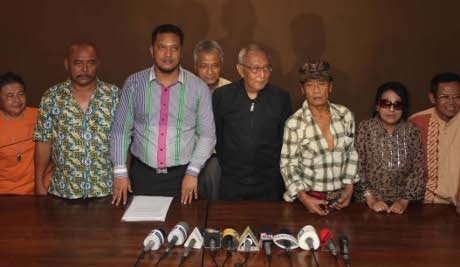 Disebut Jalani Ritual Jalan Mundur dari Eyang Subur, Nurbuat Emosi