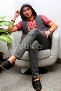 Anji bersantai. Gusmun/detikFoto.