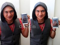 Anji pamer foto anaknya. Gusmun/detikFoto.