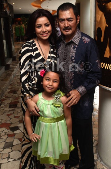 Keluarga Bahagia Mayangsari & Bambang Tri