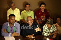Namun, dalam jumpa pers tersebut Eyang Subur sendiri tidak hadir.