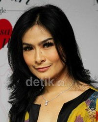 Bulu mata lentik Iis Dahlia. Gus Mun/detikHOT.