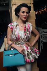 Angel Lelga Berbunga-bunga