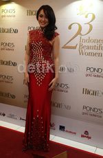 Miss Indonesia 2013 Cantik Bergaun Merah