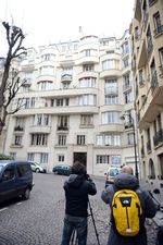 Apartemen Bos IMF Digeledah Polisi