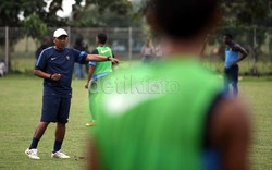 Latihan dipimpin Rahmad Darmawan (RD) selaku pelatih kepala. Dia dibantu oleh Jackson F. Tiago dan Yeyen Tumena.