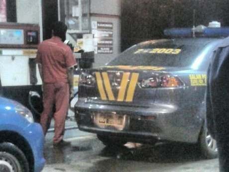 Mobil Dinas Polisi Minum Bensin Premium di Bintaro 