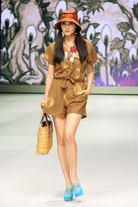 Jakarta, Indonesia - 17 Februari. Lennor by Lenny Agustin. Indonesia Fashion Week 2013 at Jakarta Convention Center. 17 Februari 2013. Senayan. Jakarta. [Foto: Mohammad Abduh/Wolipop]