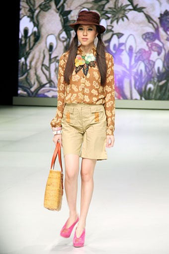 Jakarta, Indonesia - 17 Februari. Lennor by Lenny Agustin. Indonesia Fashion Week 2013 at Jakarta Convention Center. 17 Februari 2013. Senayan. Jakarta. [Foto: Mohammad Abduh/Wolipop]