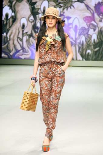 Jakarta, Indonesia - 17 Februari. Lennor by Lenny Agustin. Indonesia Fashion Week 2013 at Jakarta Convention Center. 17 Februari 2013. Senayan. Jakarta. [Foto: Mohammad Abduh/Wolipop]