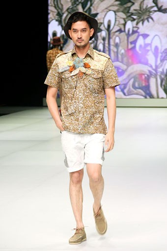 Jakarta, Indonesia - 17 Februari. Lennor by Lenny Agustin. Indonesia Fashion Week 2013 at Jakarta Convention Center. 17 Februari 2013. Senayan. Jakarta. [Foto: Mohammad Abduh/Wolipop]