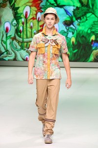 Jakarta, Indonesia - 17 Februari. Lennor by Lenny Agustin. Indonesia Fashion Week 2013 at Jakarta Convention Center. 17 Februari 2013. Senayan. Jakarta. [Foto: Mohammad Abduh/Wolipop]