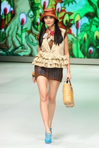 Jakarta, Indonesia - 17 Februari. Lennor by Lenny Agustin. Indonesia Fashion Week 2013 at Jakarta Convention Center. 17 Februari 2013. Senayan. Jakarta. [Foto: Mohammad Abduh/Wolipop]