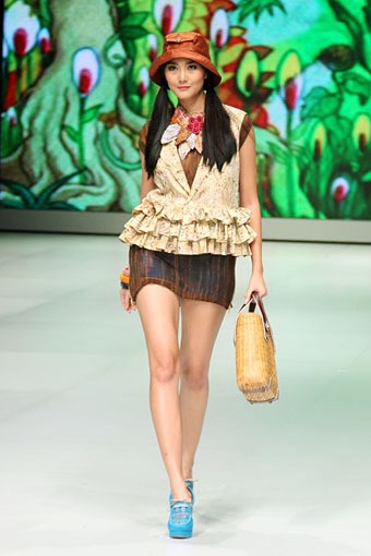 Jakarta, Indonesia - 17 Februari. Lennor by Lenny Agustin. Indonesia Fashion Week 2013 at Jakarta Convention Center. 17 Februari 2013. Senayan. Jakarta. [Foto: Mohammad Abduh/Wolipop]